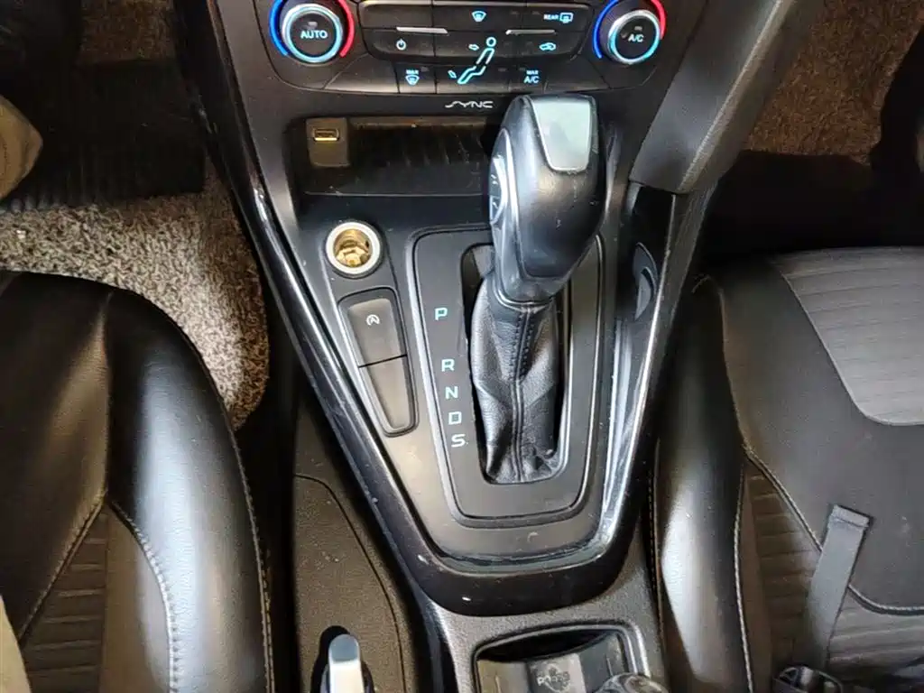 Ford Focus 2016 — фото 14