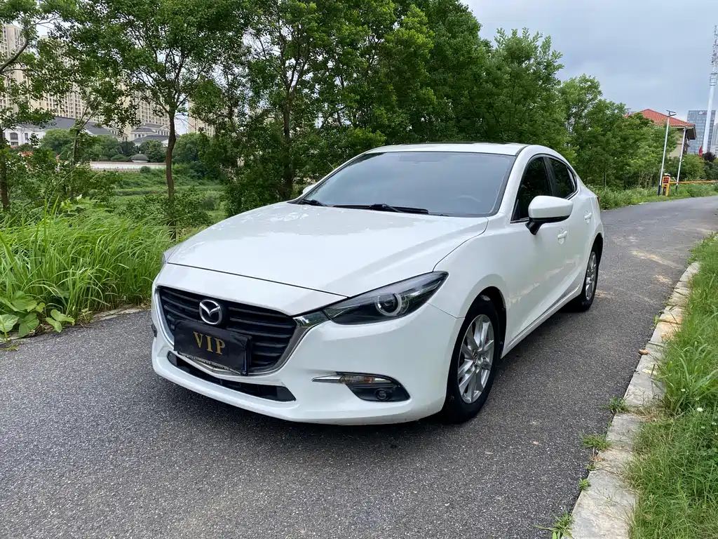 Mazda 3 Axela 2019 — фото 1