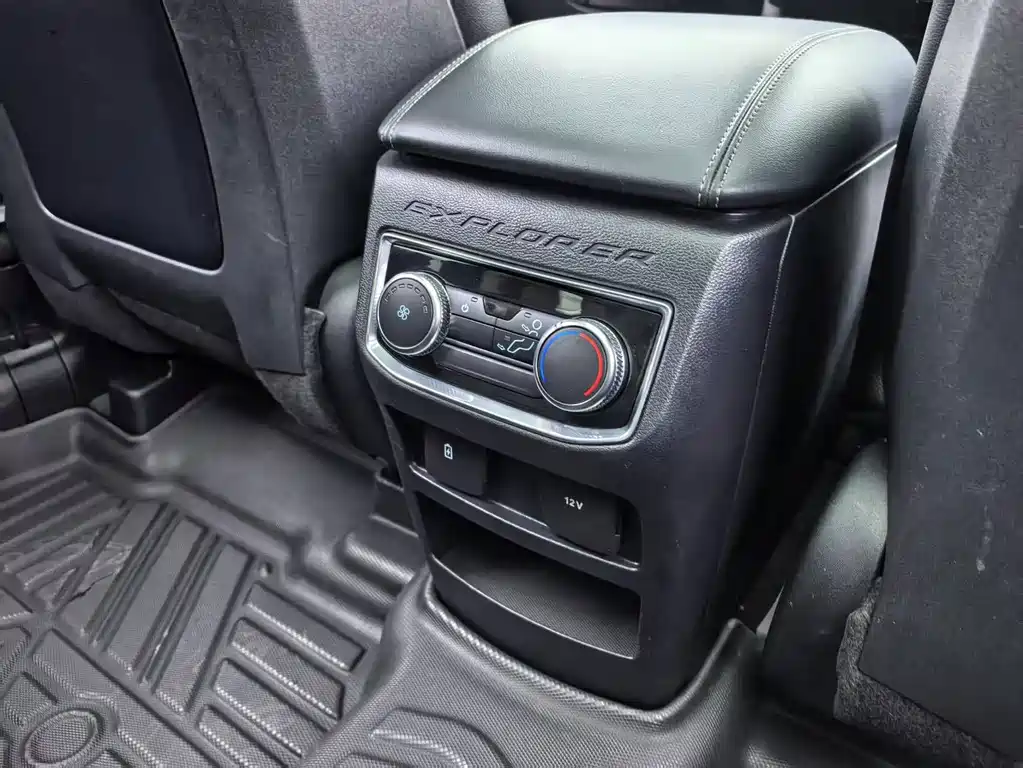 Ford Explorer 2022 — фото 11