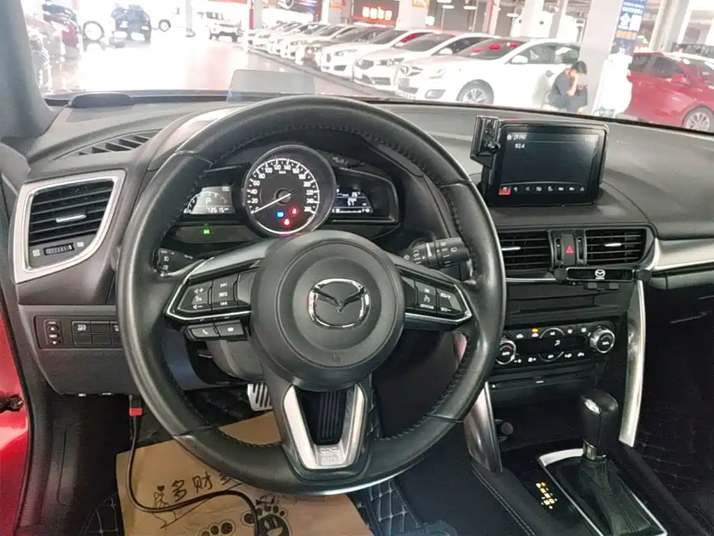 Mazda CX-4 2017 — фото 11