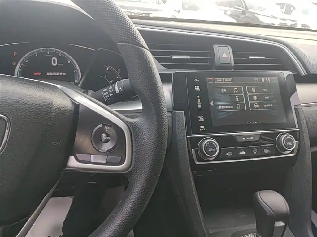 Honda Civic 2018 — фото 10