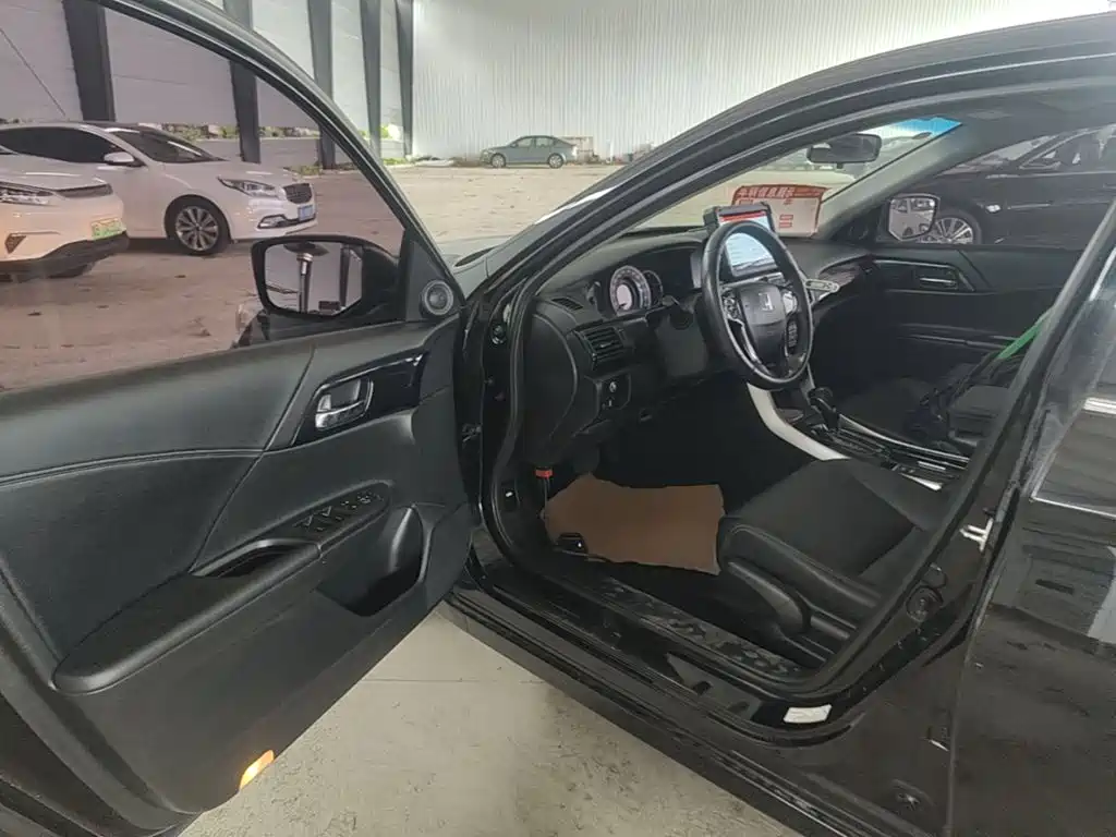 Honda Accord 2018 — фото 16