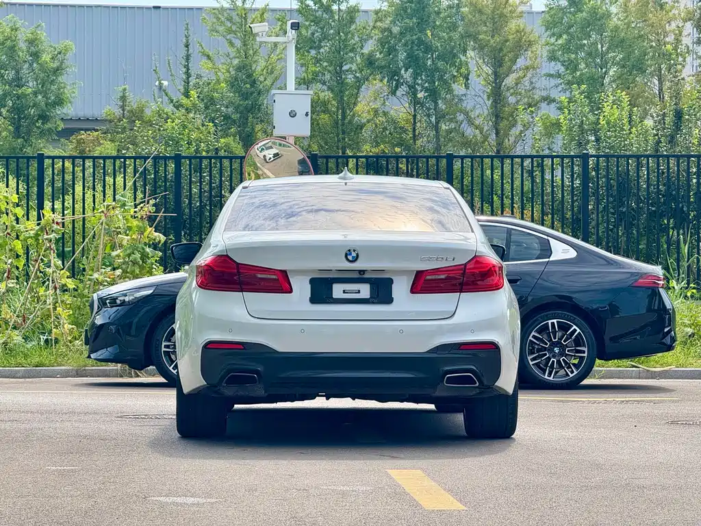 BMW 5 Series 2018 — фото 15