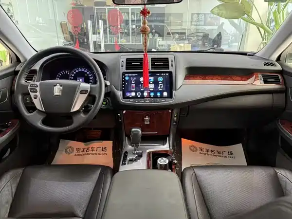 Toyota Crown 2012