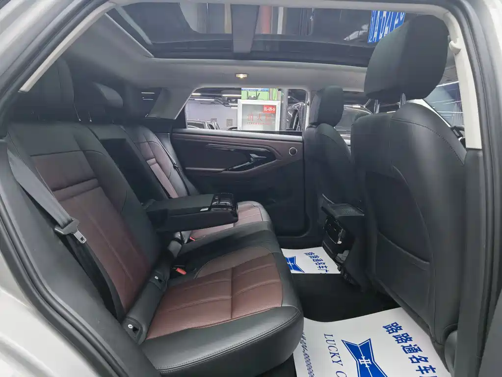 Land Rover Evoque 2023 — фото 9