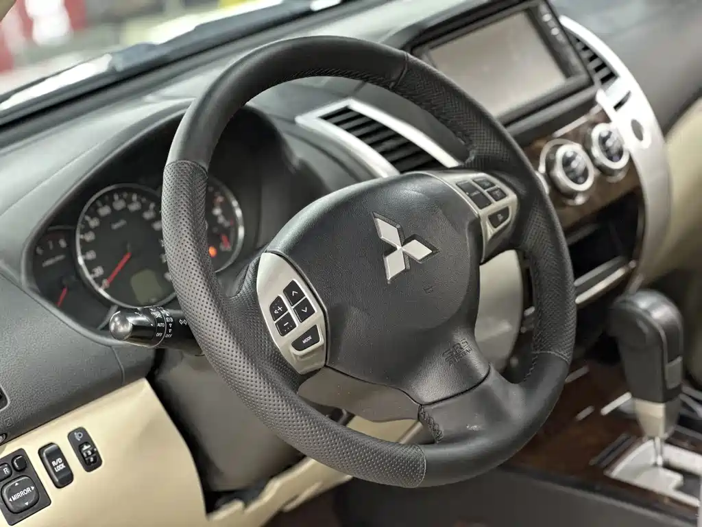 Mitsubishi Pajero Sport 2014 — фото 27