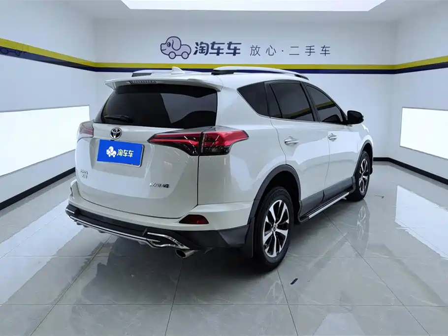 Toyota RAV4 2018 — фото 3