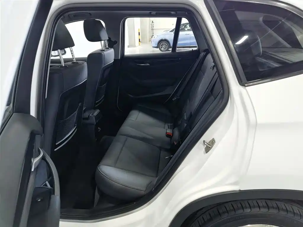 BMW X1 2015 — фото 15