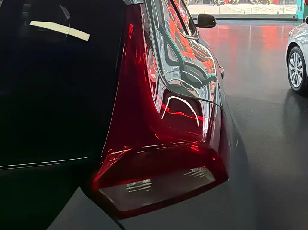 Volvo V40 2017 — фото 6