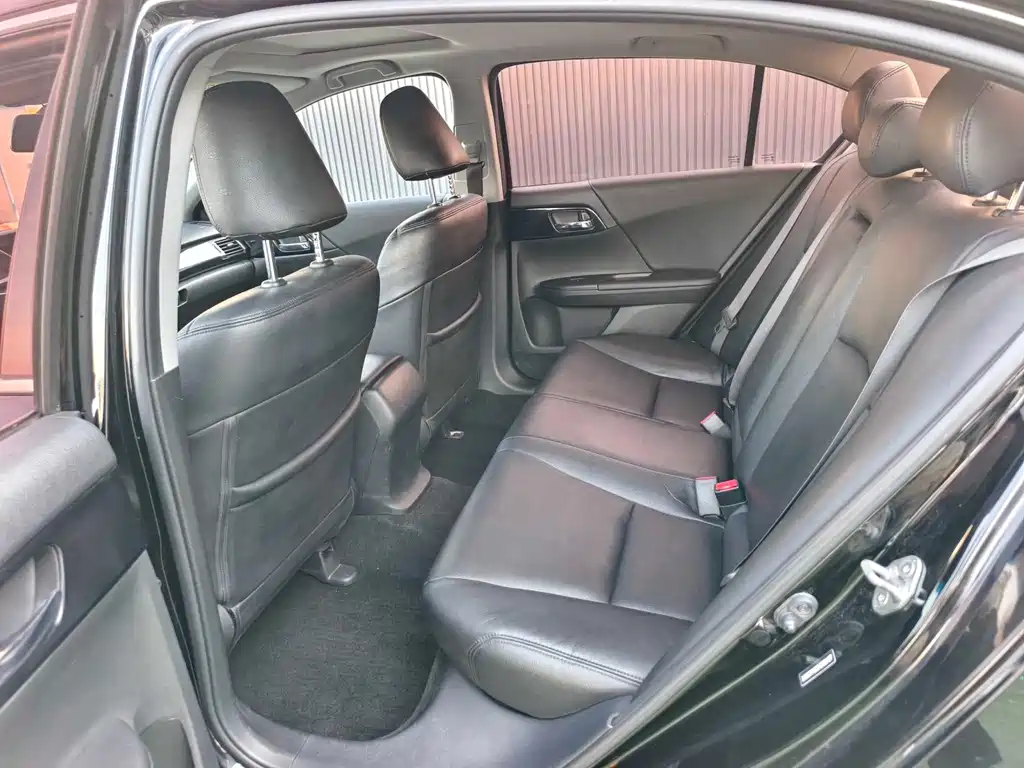 Honda Accord 2018 — фото 11