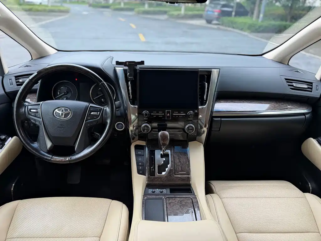 Toyota Alphard 2021 — фото 8