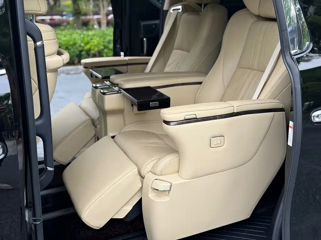 Toyota Alphard 2021 — фото 13