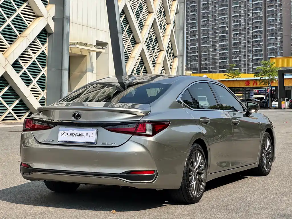 Lexus ES 2018 — фото 6