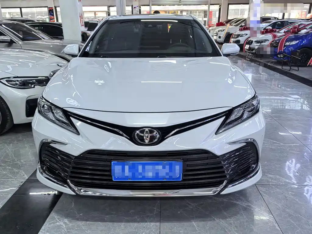 Toyota Camry 2023 — фото 2