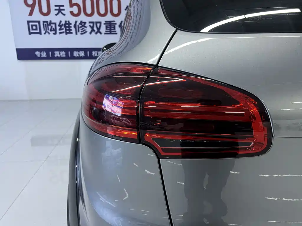 Porsche Cayenne 2017 — фото 20