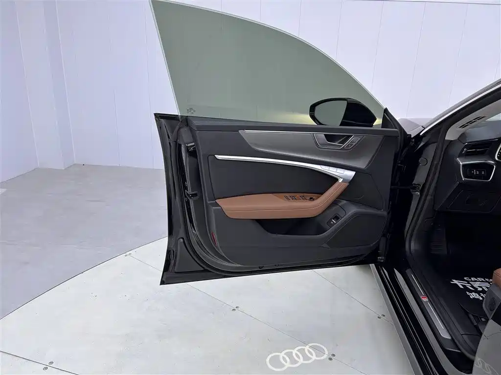 Audi A7L 2024 — фото 17