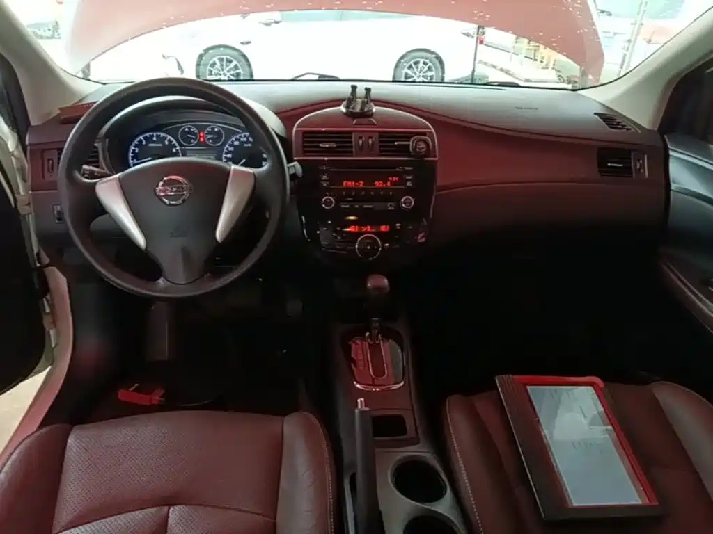 Nissan Tiida 2015 — фото 10