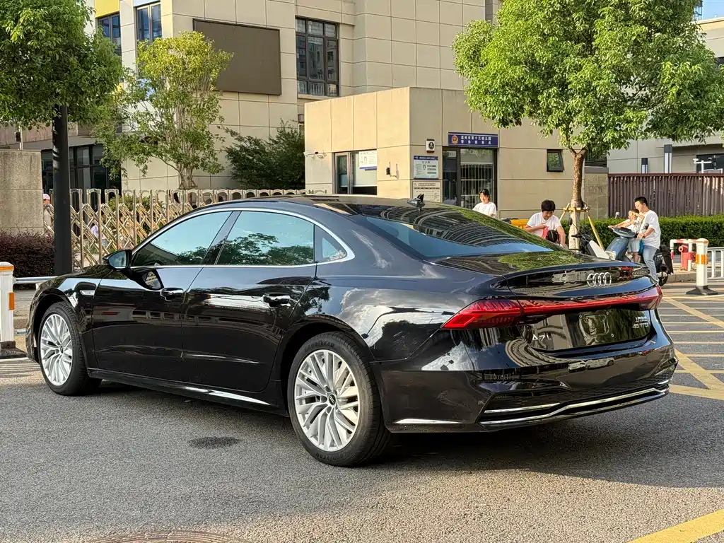 Audi A7L 2023 — фото 15