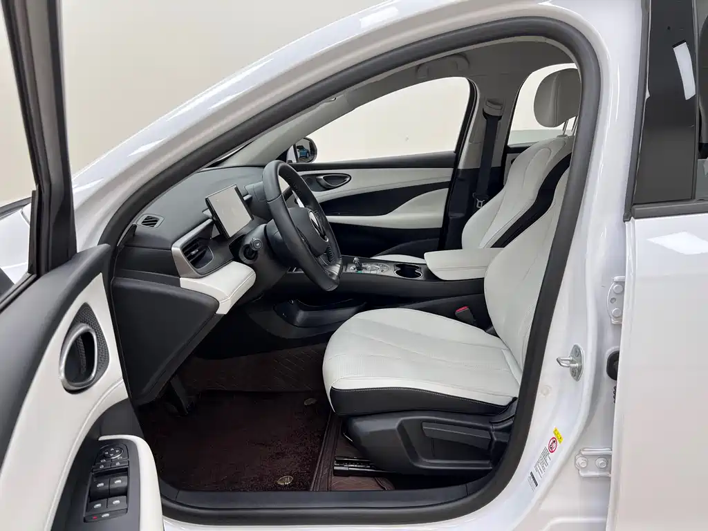 BYD Seal 05 DM-i 2025 — фото 15