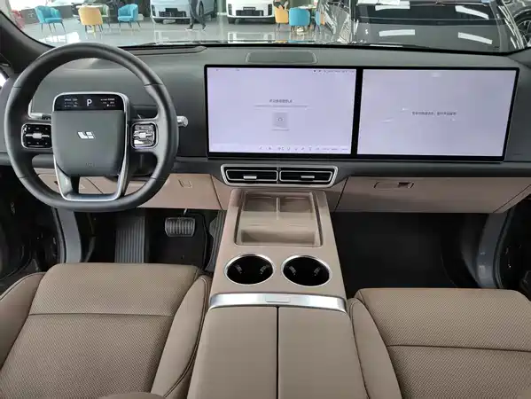 Li Auto L8 2025