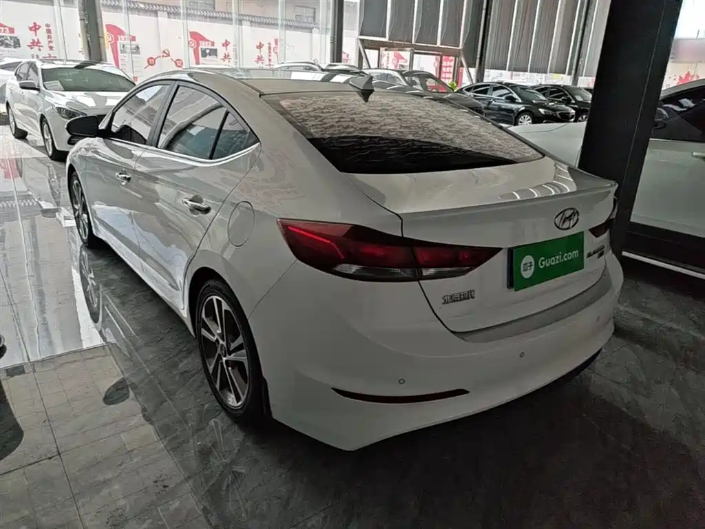 Hyundai Elantra 2018 — фото 5