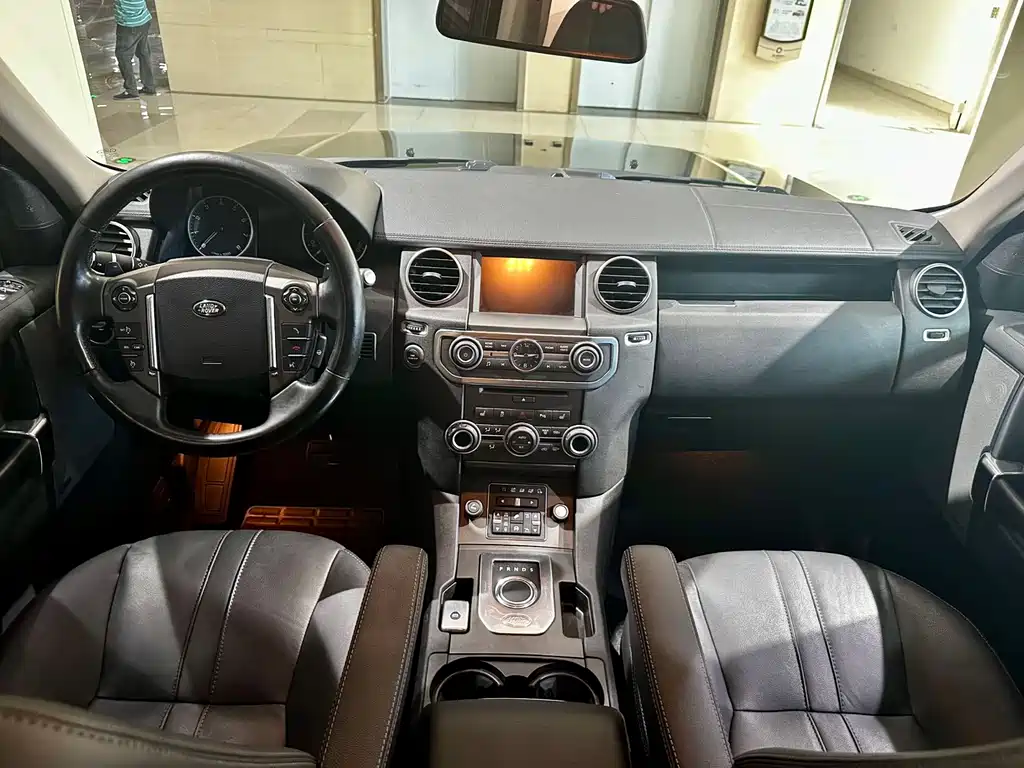 Land Rover Discovery 2016 — фото 14