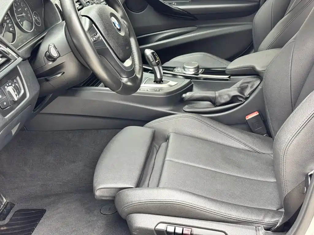BMW 3 Series 2018 — фото 13