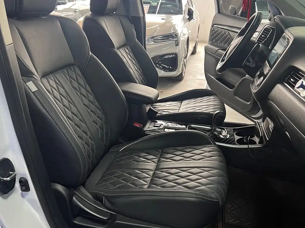 Mitsubishi Outlander 2021 — фото 11