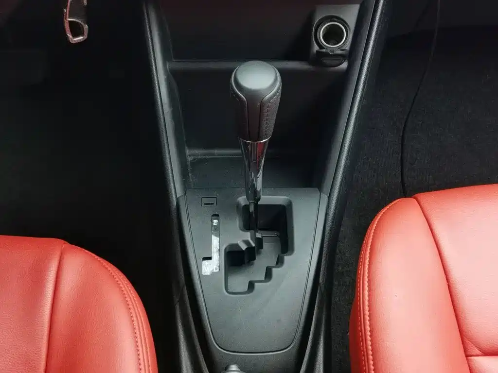 Toyota Yaris L 2016 — фото 13