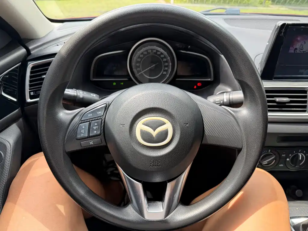 Mazda 3 Axela 2016 — фото 11