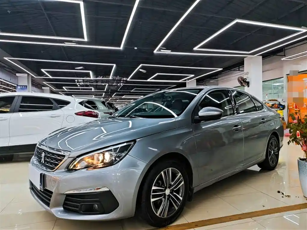Peugeot 308 2018 — фото 1