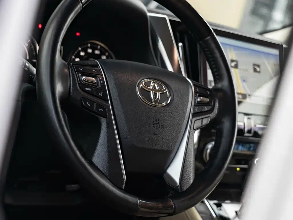 Toyota Vellfire 2022 — фото 22