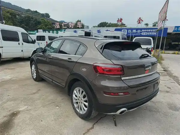 Qoros 3 2016