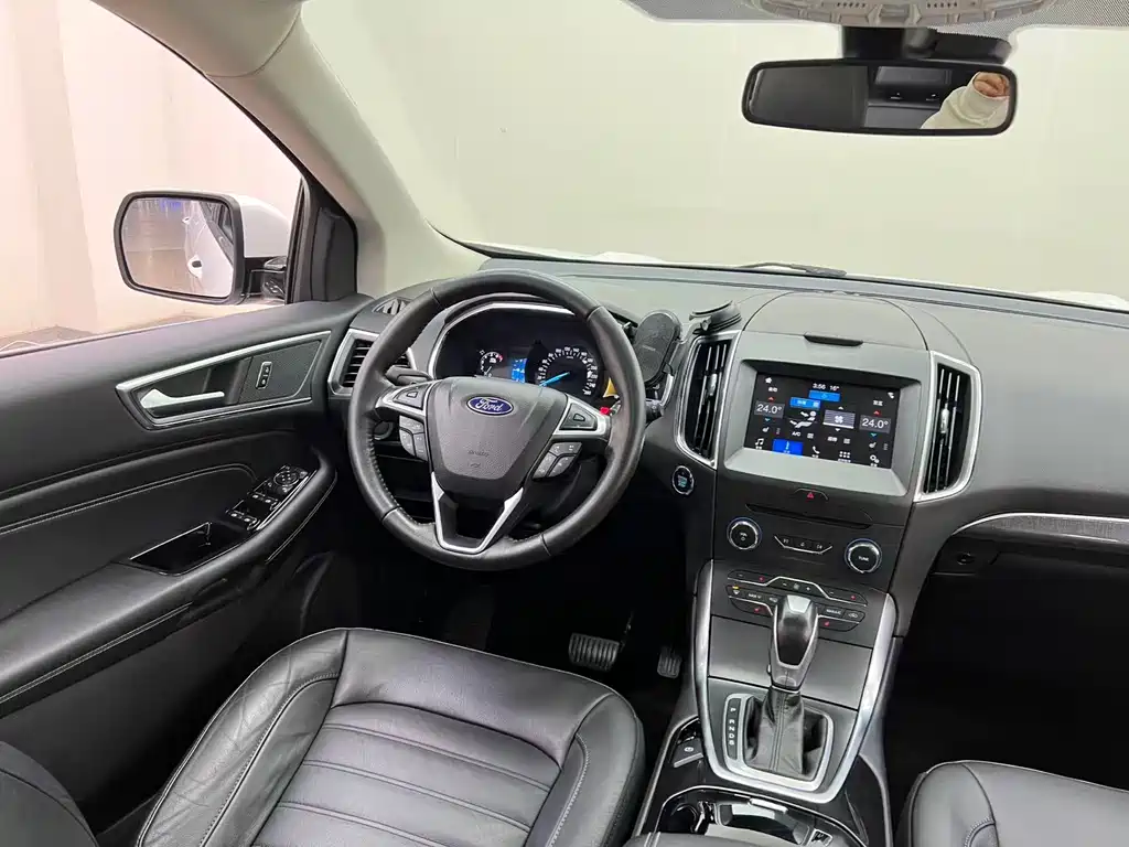 Ford Edge 2017 — фото 23