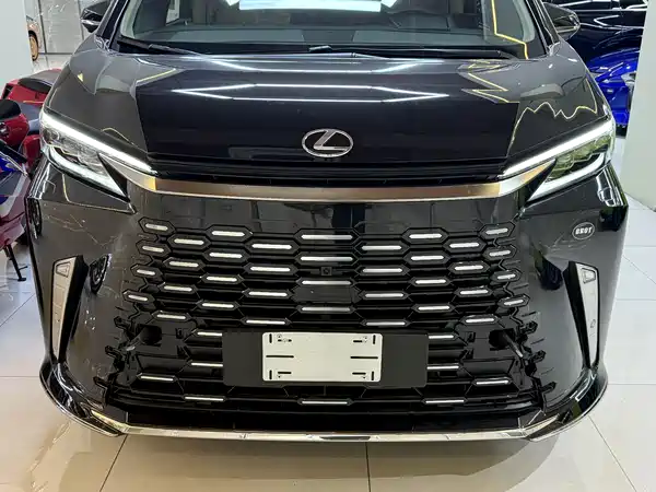 Lexus LM 2023