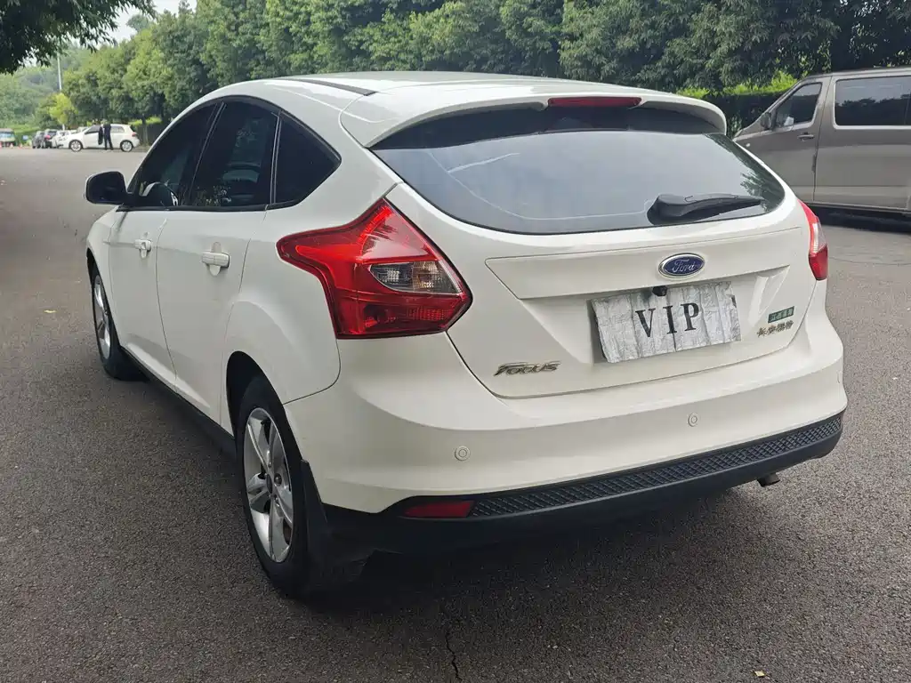 Ford Focus 2015 — фото 13
