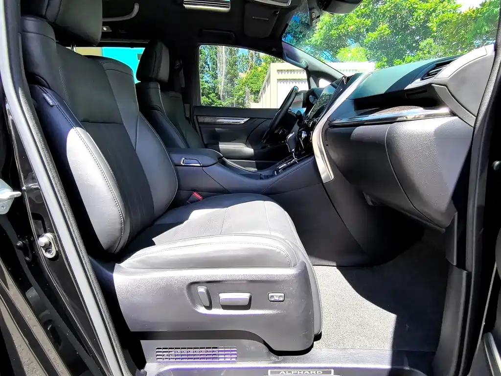 Toyota Alphard 2021 — фото 24