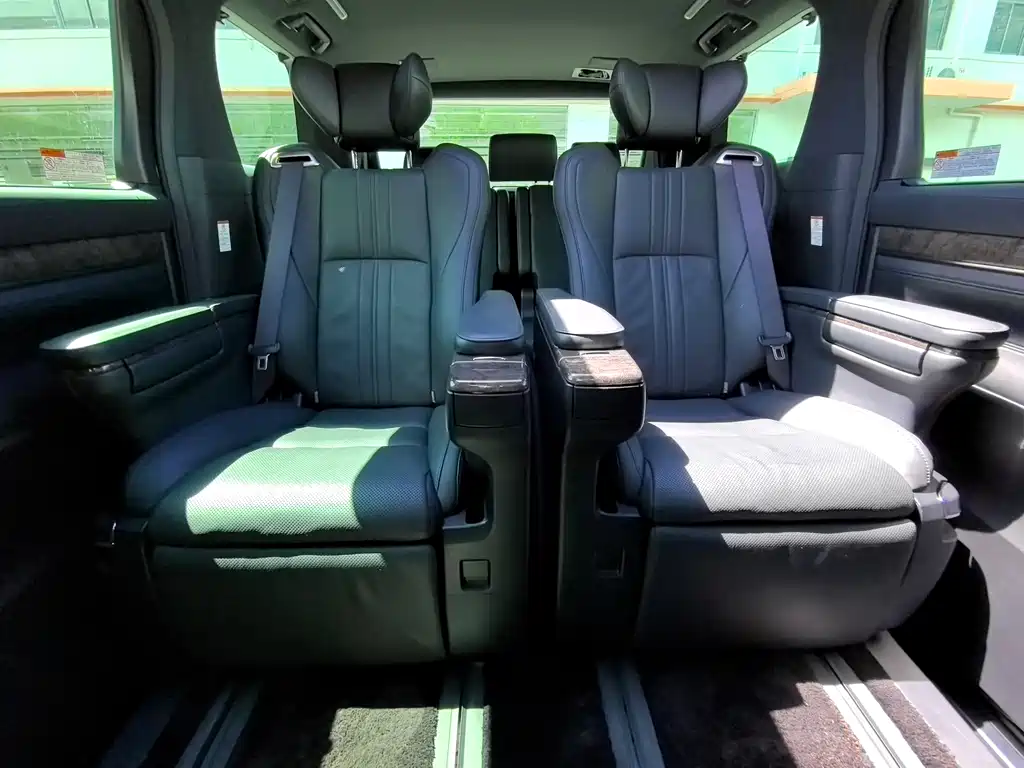Toyota Alphard 2021 — фото 20