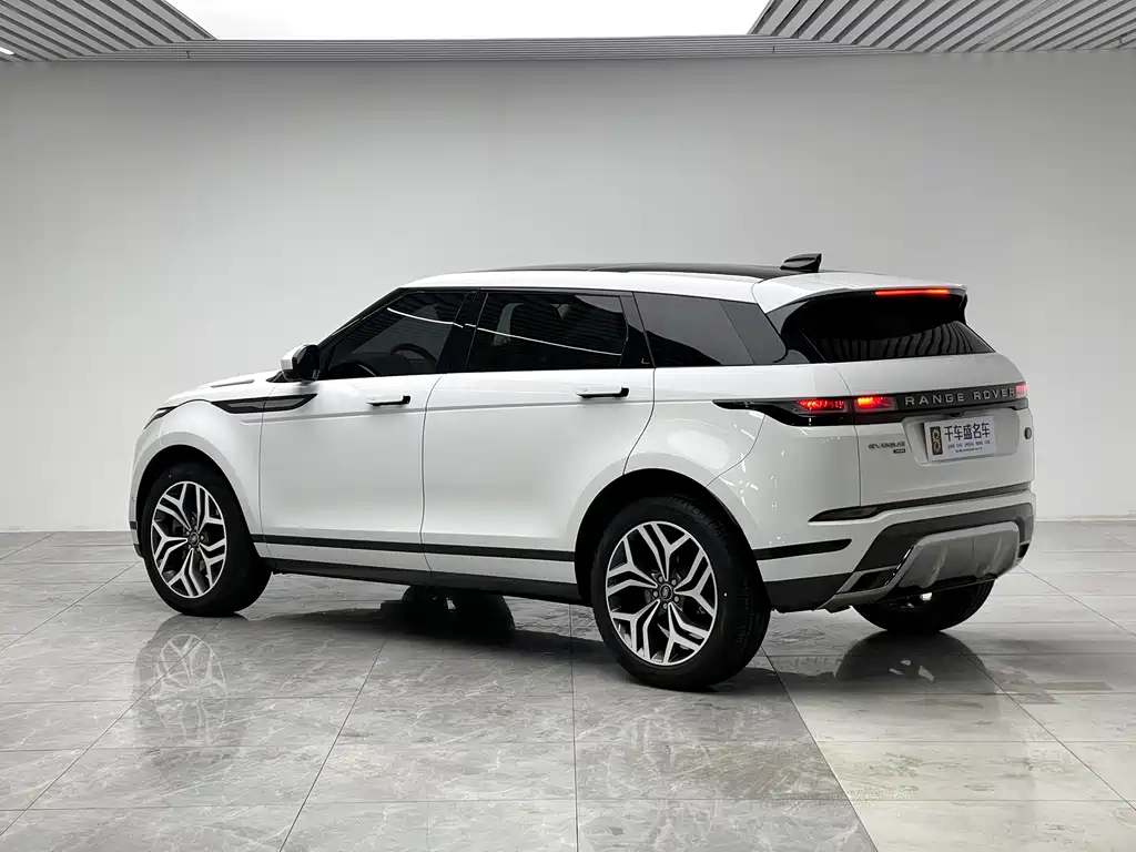 Land Rover Evoque 2023 — фото 4