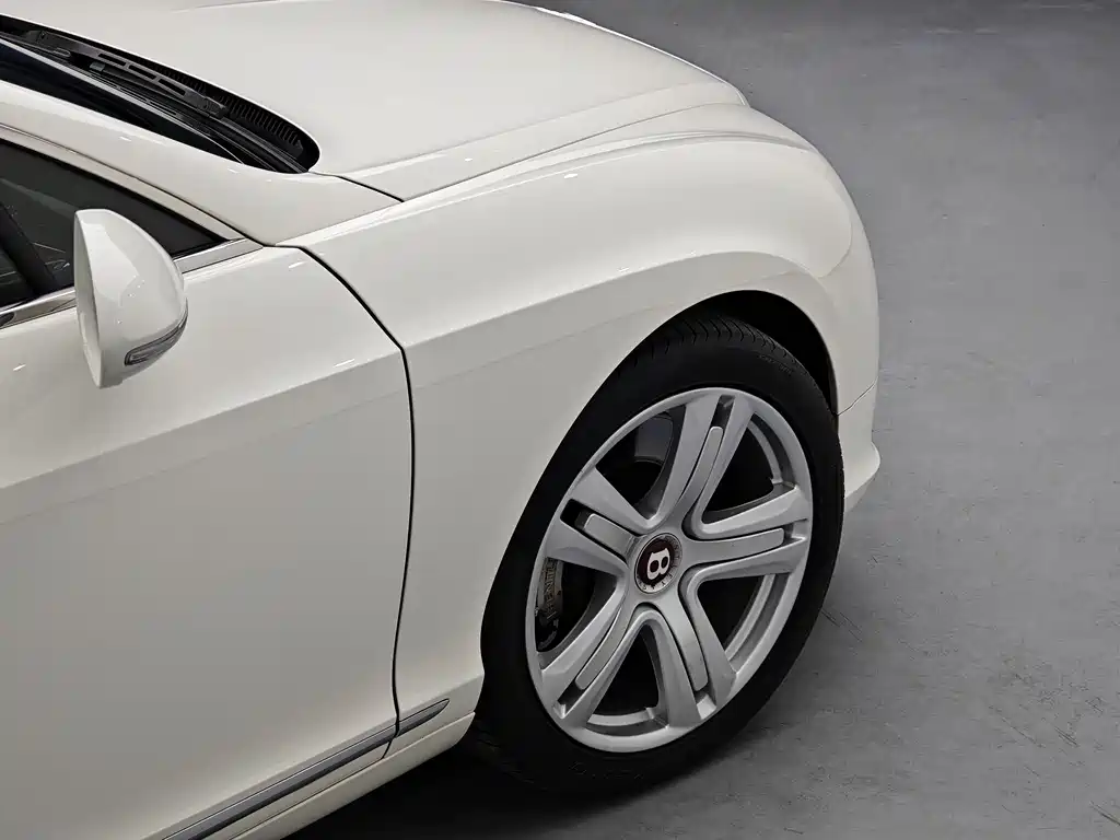 Bentley Continental 2015 — фото 23