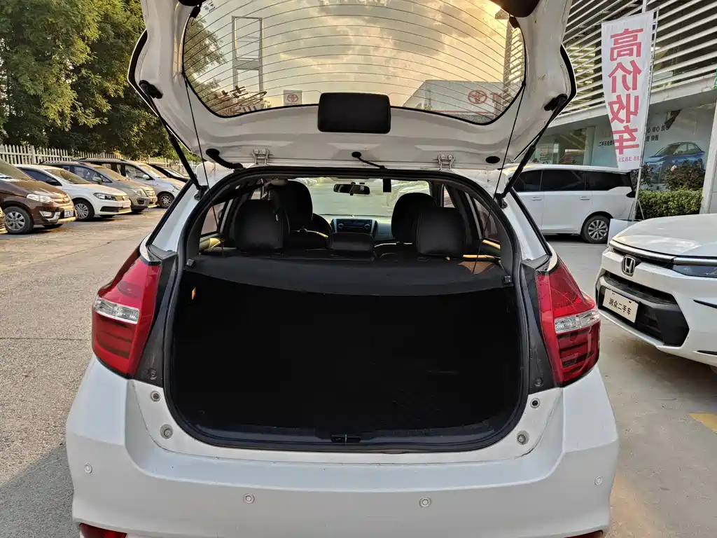Toyota Yaris L 2019 — фото 6