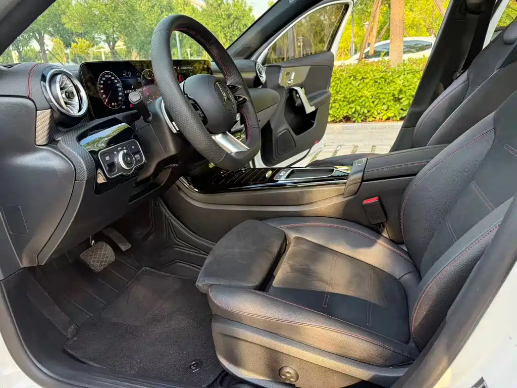 Mercedes-Benz A-Class 2025 — фото 4