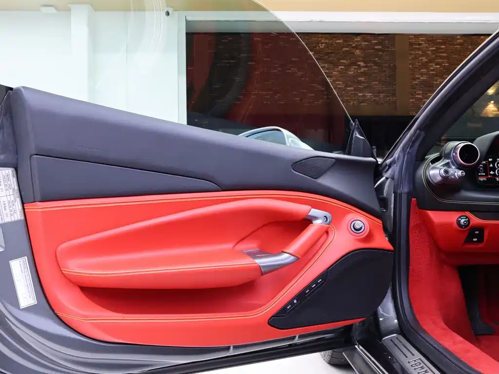 Ferrari F8 2019 — фото 14