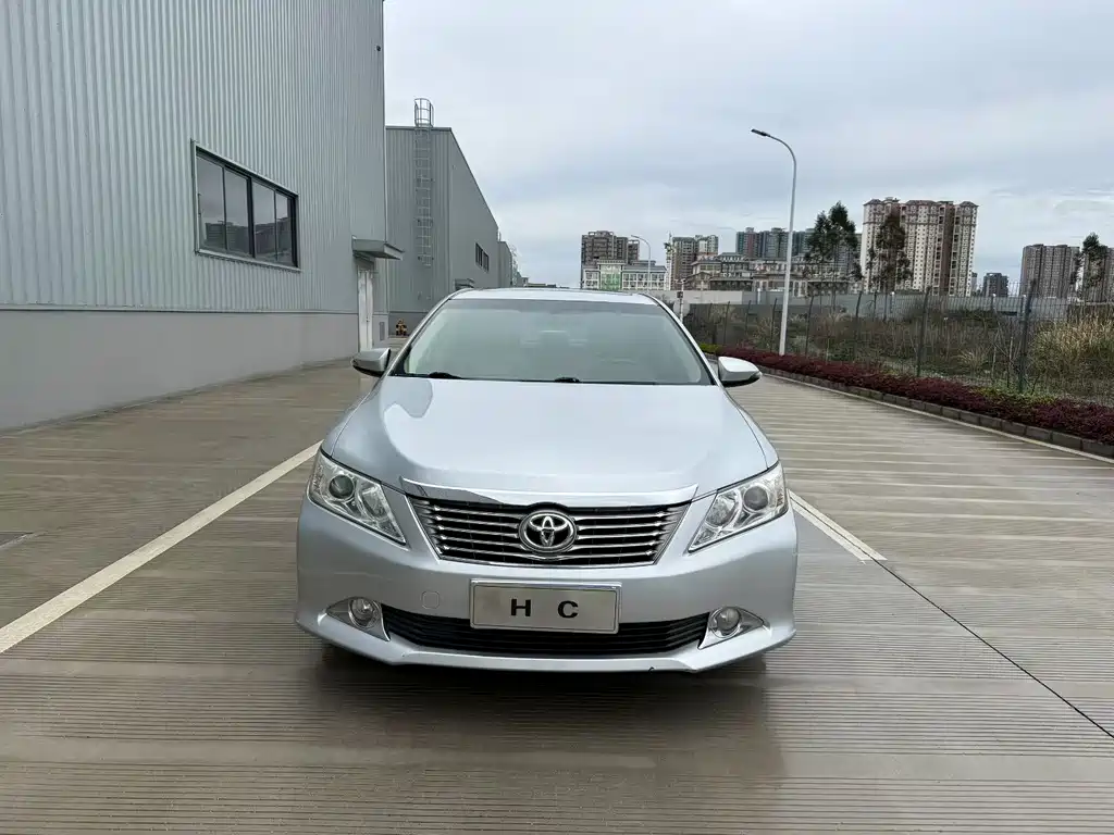 Toyota Camry 2014 — фото 2