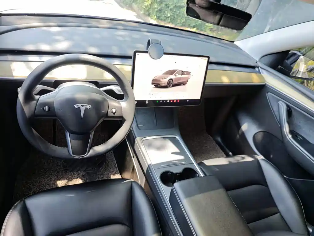 Tesla Model Y 2023 — фото 12