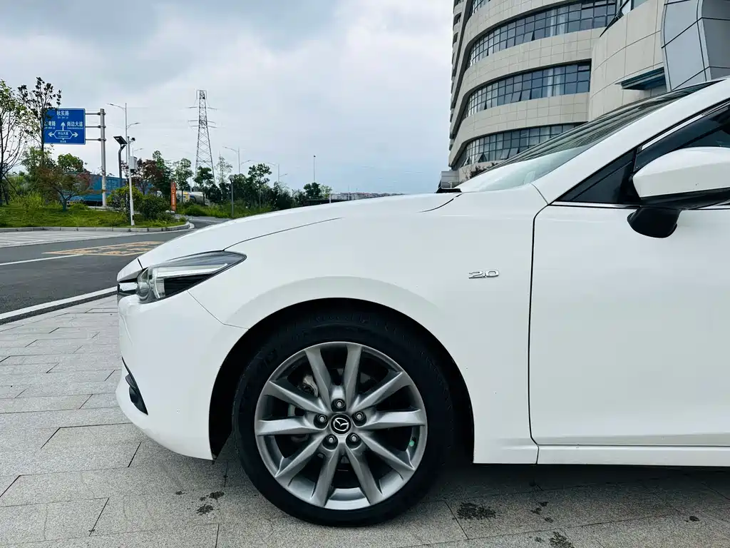 Mazda 3 Axela 2018 — фото 8