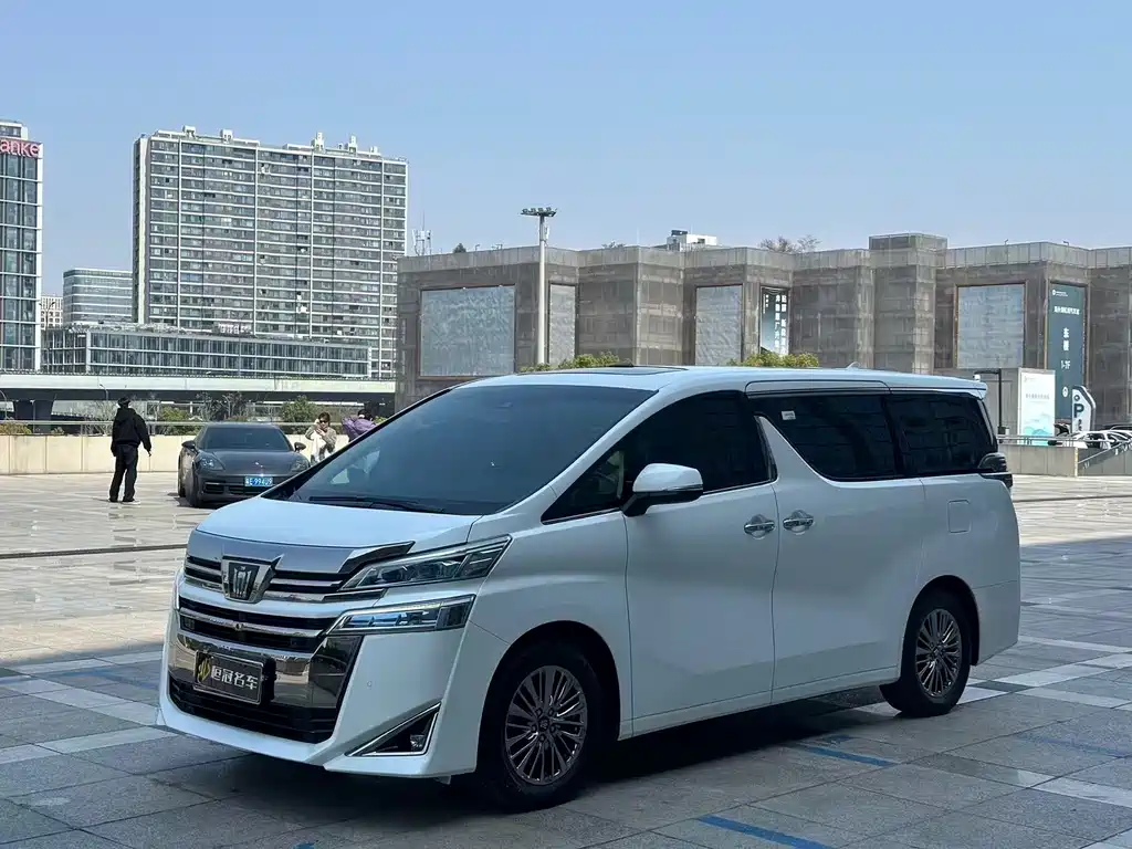 Toyota Vellfire 2021 — фото 1
