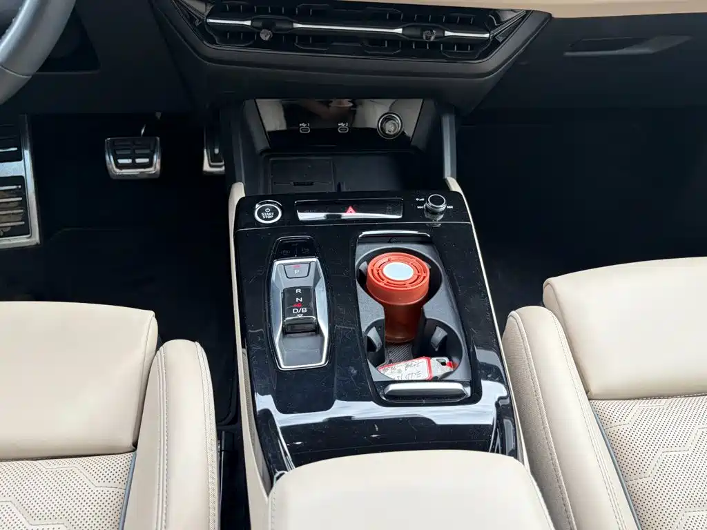 Audi Q6L E-Tron 2025 — фото 18
