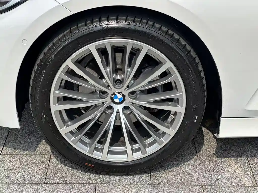 BMW 3 Series 2021 — фото 16