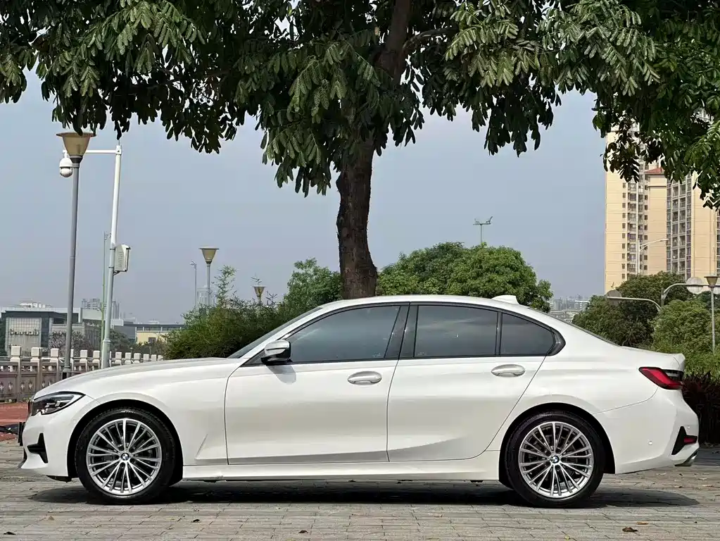 BMW 3 Series 2021 — фото 14